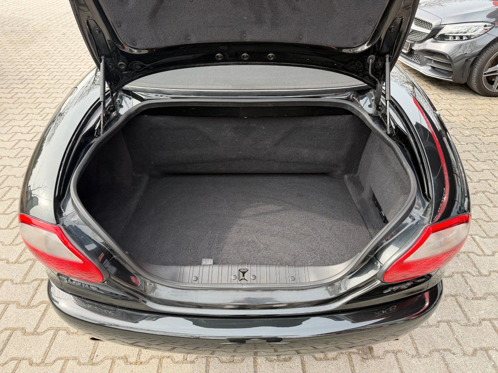 JAGUAR XK8 Cabriolet-  gr. Service neu - Toporiginal!