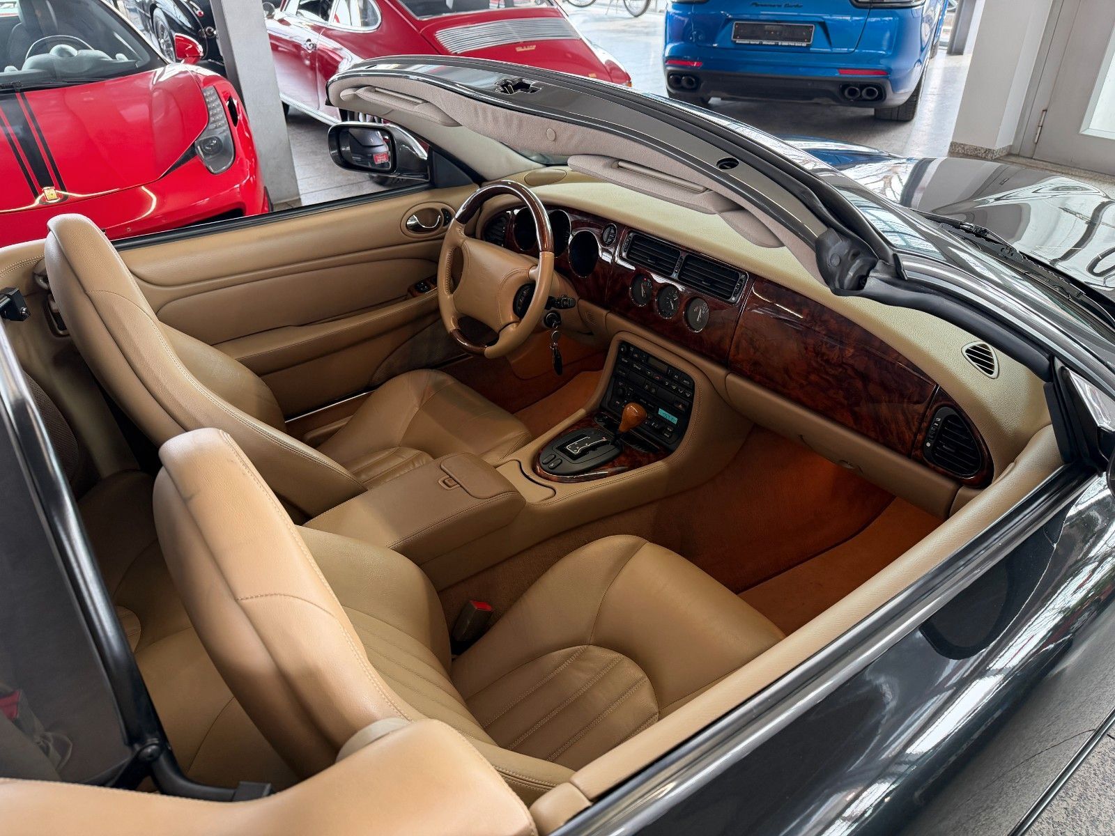 JAGUAR XK8 Cabriolet-  gr. Service neu - Toporiginal!