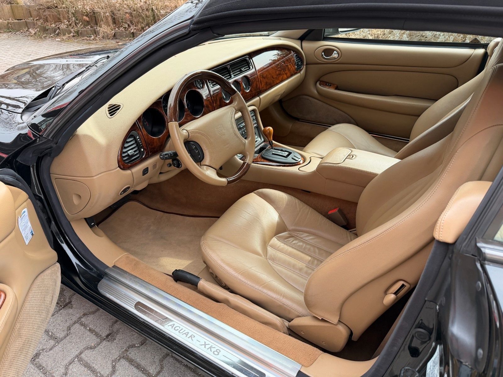 JAGUAR XK8 Cabriolet-  gr. Service neu - Toporiginal!