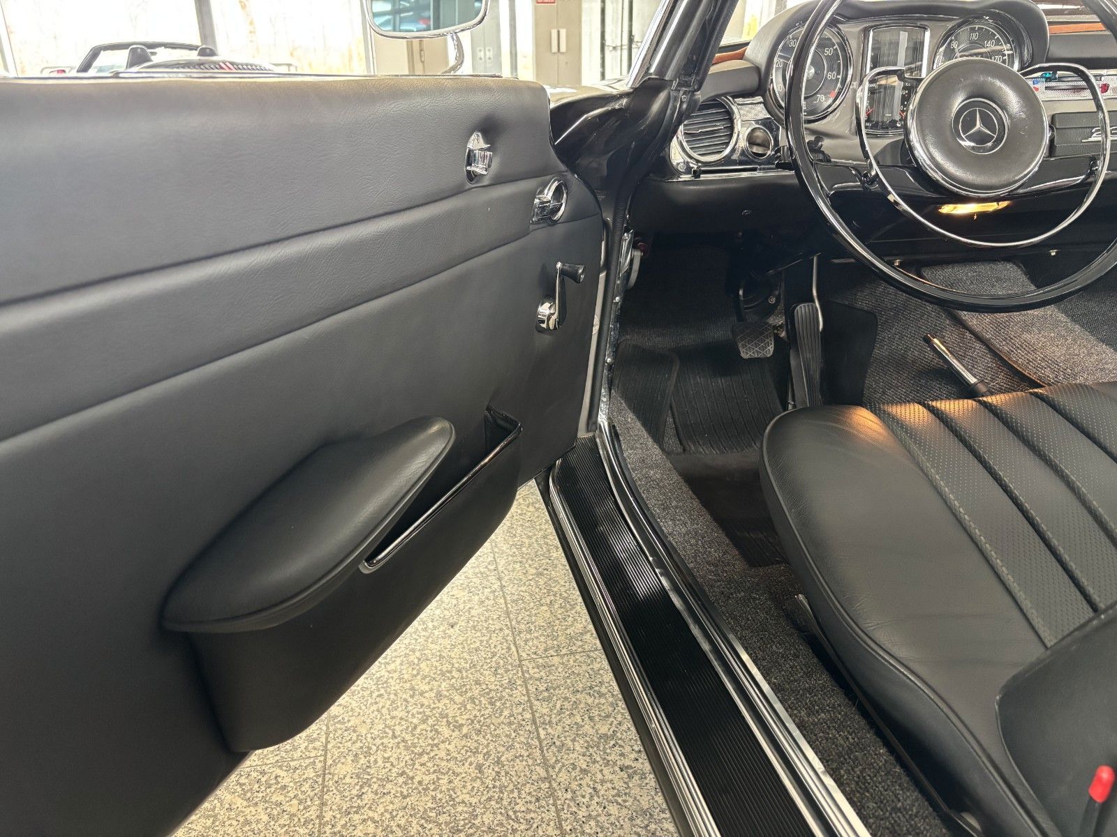 MERCEDES-BENZ 230 SL Pagode - dt. Spitzenrestaration - H-Kz.