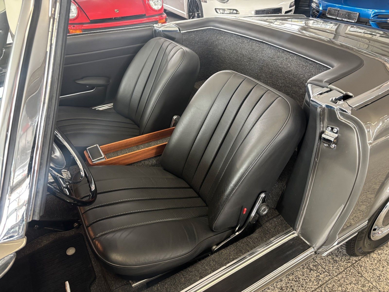 MERCEDES-BENZ 230 SL Pagode - dt. Spitzenrestaration - H-Kz.