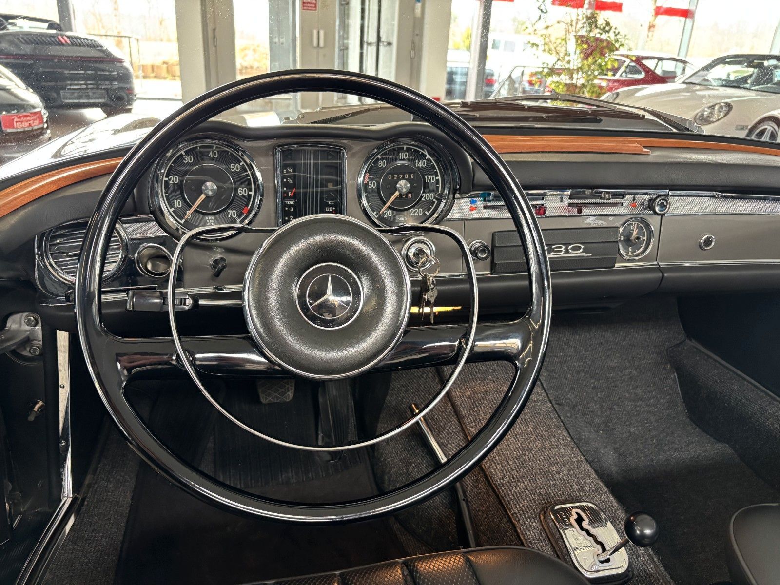 MERCEDES-BENZ 230 SL Pagode - dt. Spitzenrestaration - H-Kz.