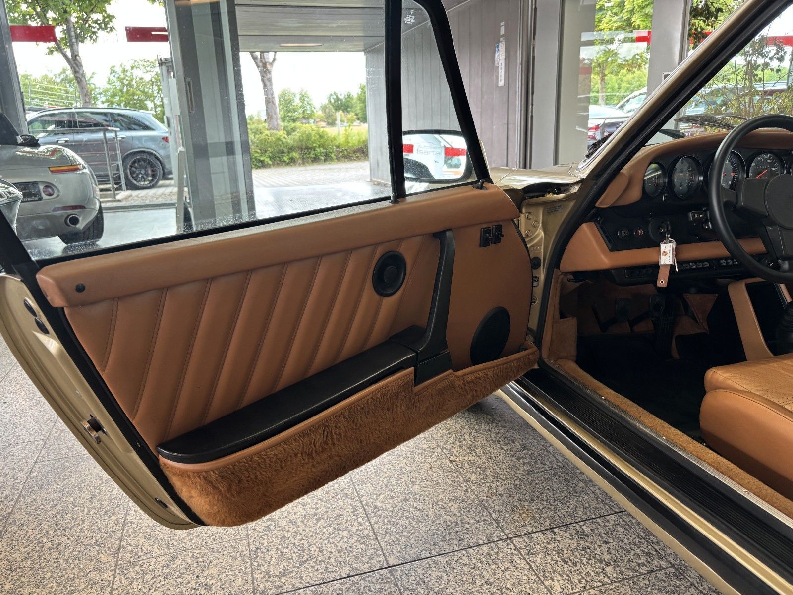 PORSCHE 911 - 930 3.0 turbo Carrera - 30tEUR invest - H-Kz