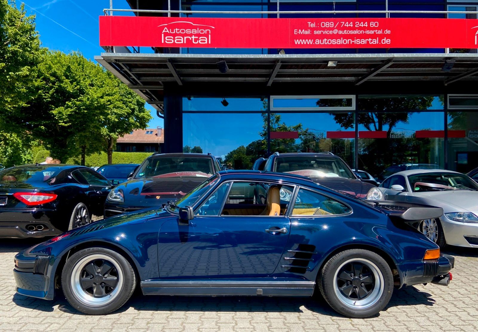 PORSCHE 930