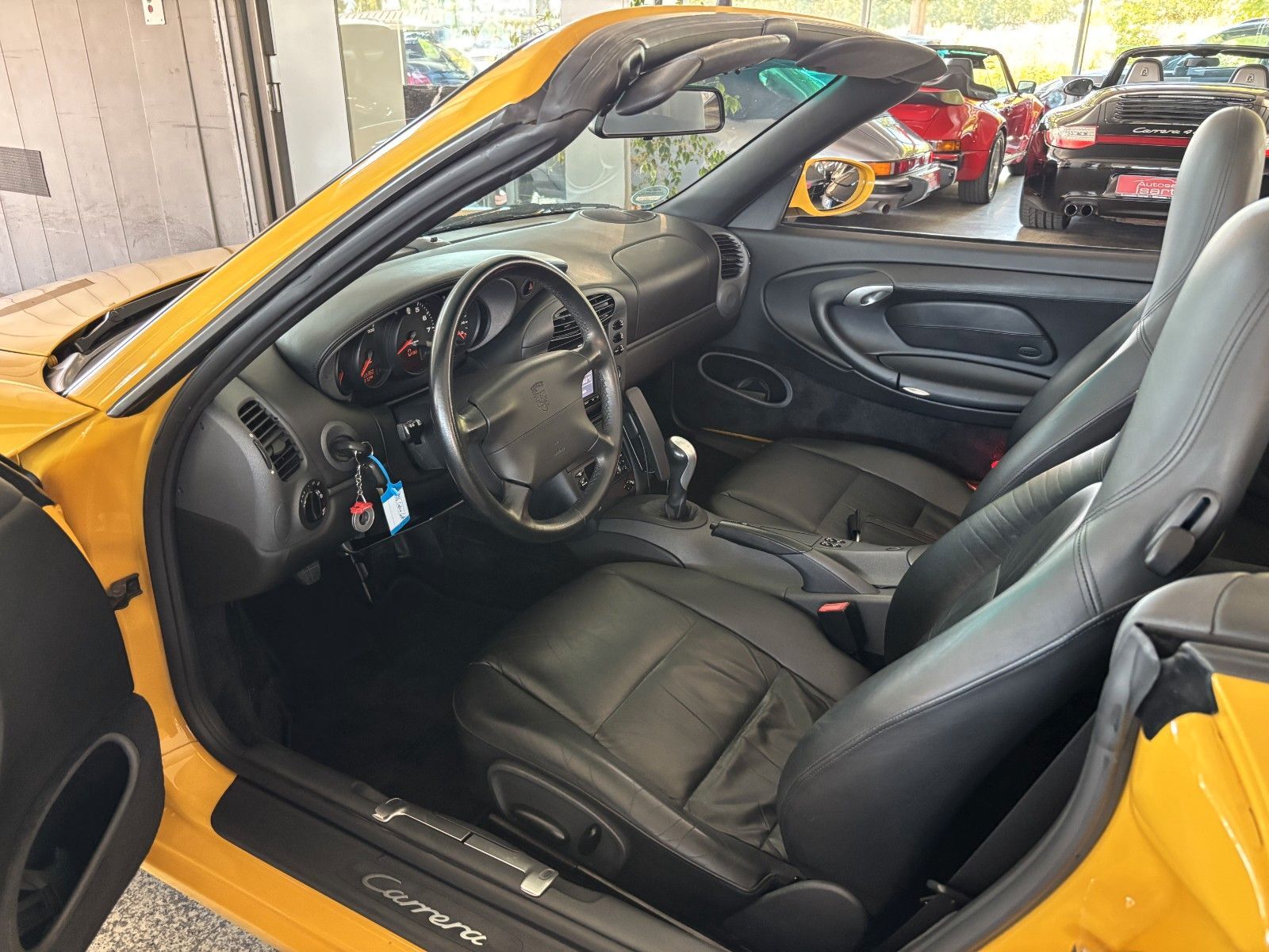 PORSCHE 996 C2 Cabrio- 6-Gg.- orig. 59TKM, Speedgelb!