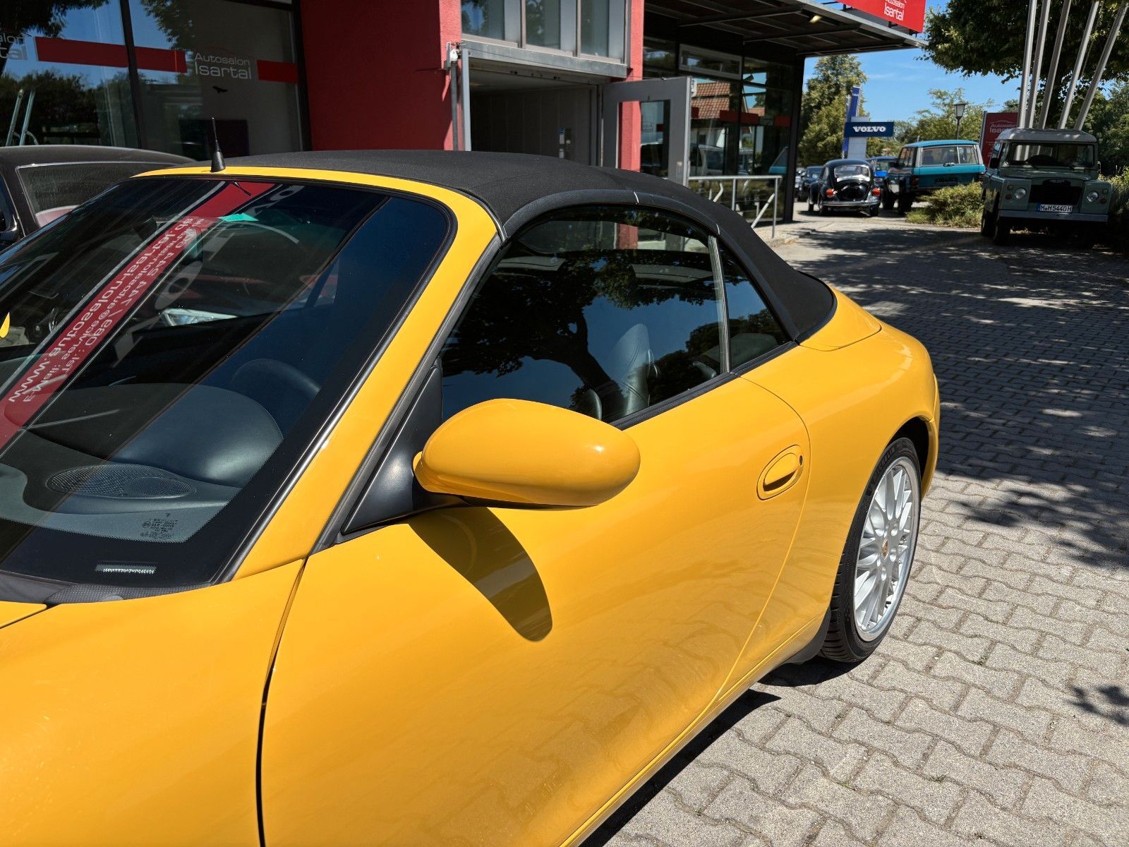PORSCHE 996 C2 Cabrio- 6-Gg.- orig. 59TKM, Speedgelb!