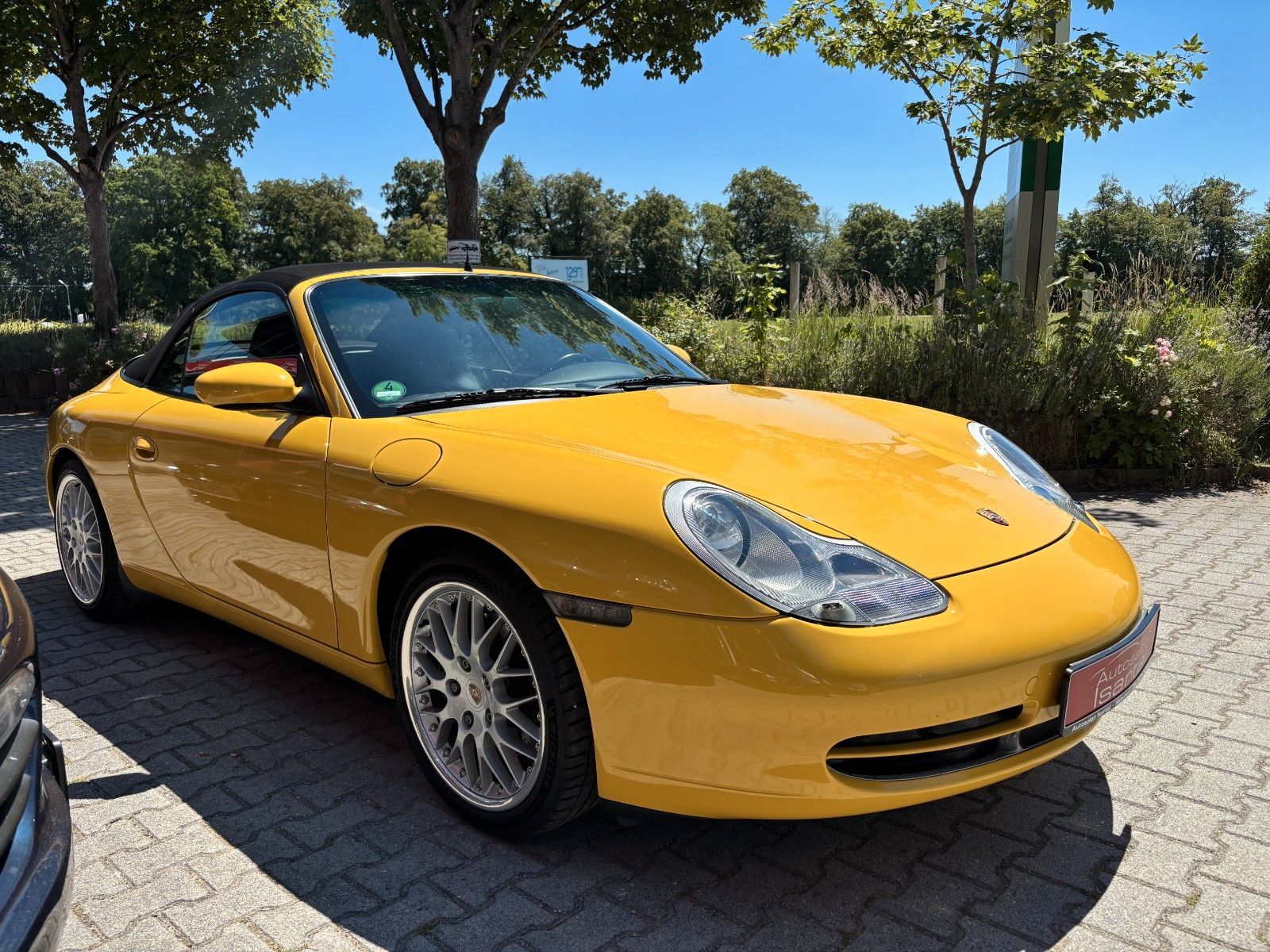 PORSCHE 996 C2 Cabrio- 6-Gg.- orig. 59TKM, Speedgelb!