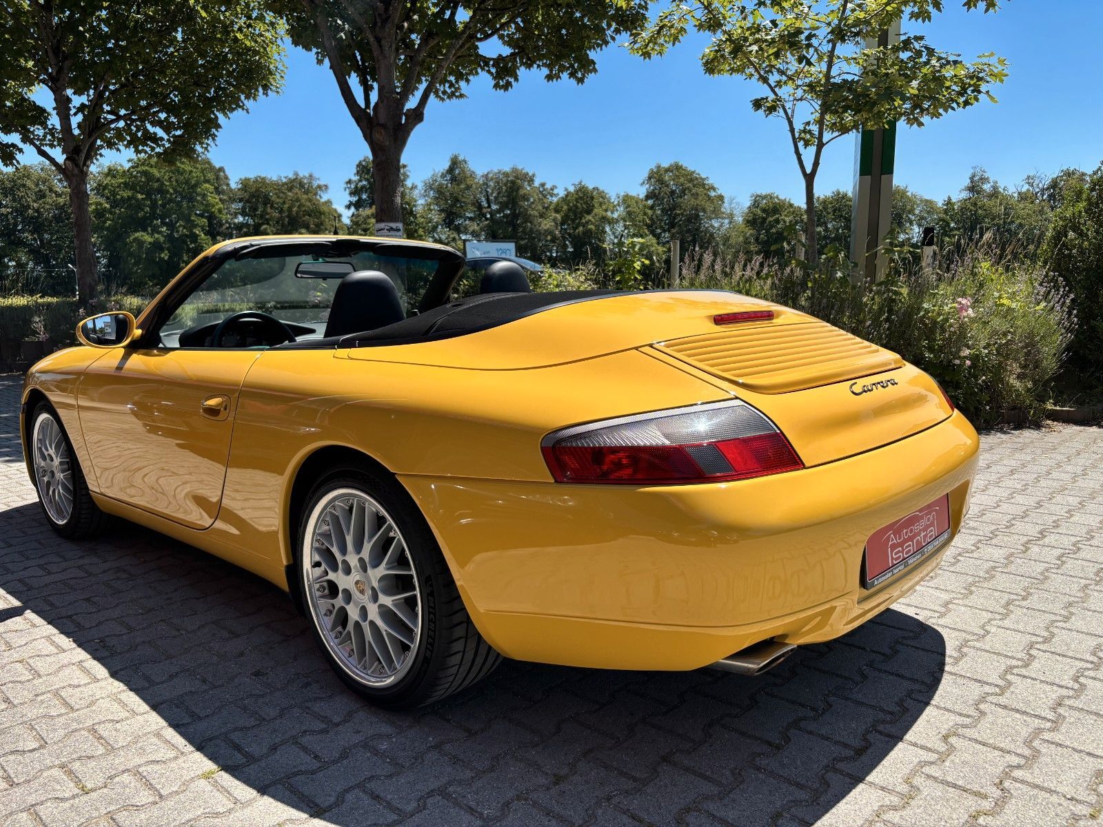 PORSCHE 996 C2 Cabrio- 6-Gg.- orig. 59TKM, Speedgelb!