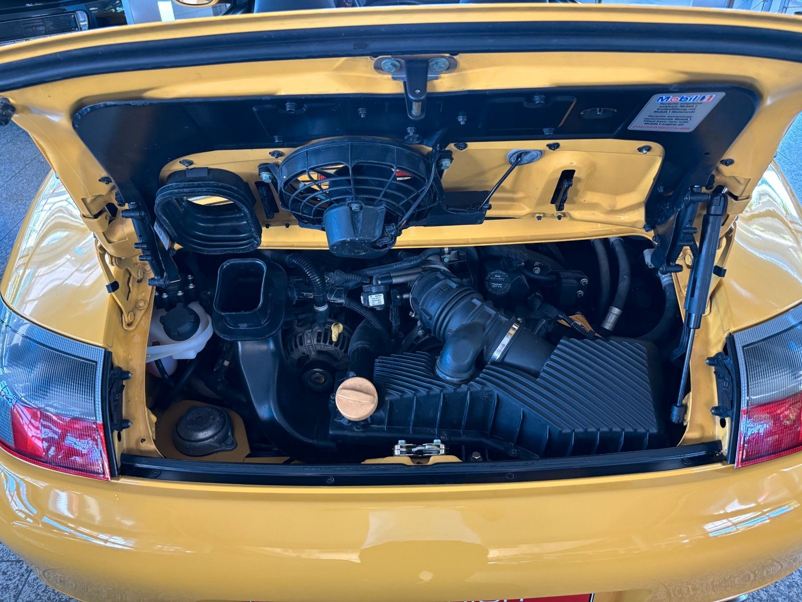 PORSCHE 911 C 2 Cabriolet, Speedgelb- toporiginal-59tkm!