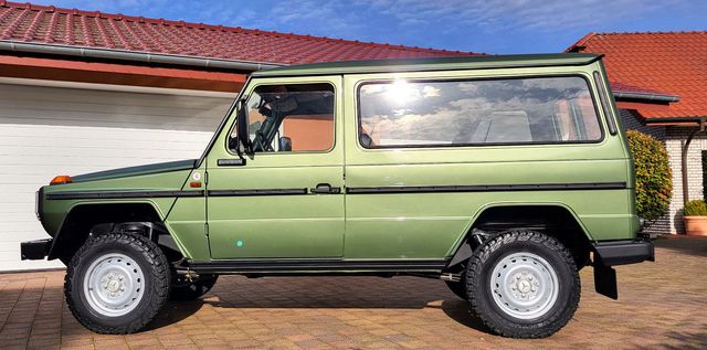 MERCEDES-BENZ G 300 300GD"Zypressengrün"1 von 372 Stück!