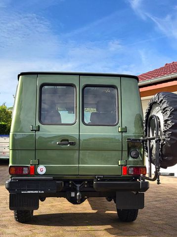 MERCEDES-BENZ G 300 300GD"Zypressengrün"1 von 372 Stück!