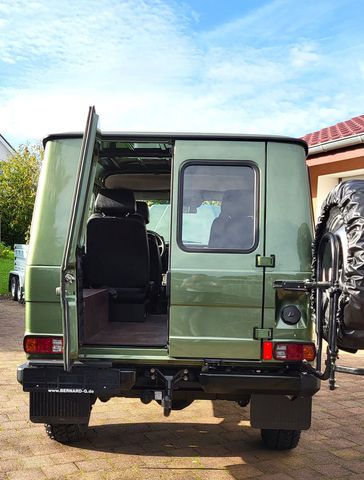 MERCEDES-BENZ G 300 300GD"Zypressengrün"1 von 372 Stück!