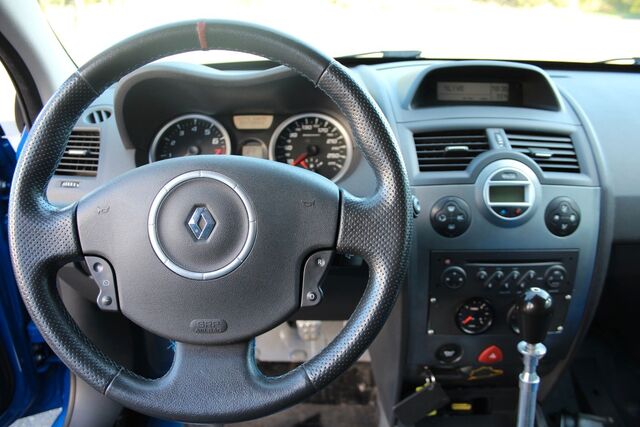 RENAULT Megane Sport 2.0 16V F1 Team Ansicht 8 für Fahrzeugdetailseite