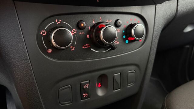 DACIA Sandero II Stepway Celebration Ansicht 38 für Fahrzeugdetailseite