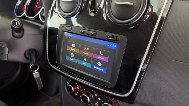 DACIA Sandero II Stepway Celebration Ansicht 45 für Fahrzeugdetailseite