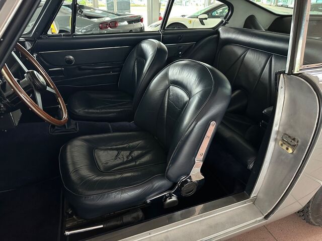 ASTON MARTIN DB 6  LHD