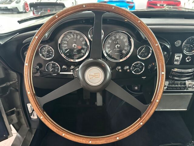 ASTON MARTIN DB 6  LHD