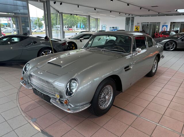 ASTON MARTIN DB 6  LHD