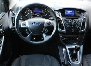 FORD Focus 1,6 Titanium Business 1.Hd -beschädigt-