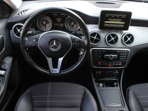 MERCEDES-BENZ GLA 220 CDI Urban Night-Paket Bi-Xenon AMG-Alu18