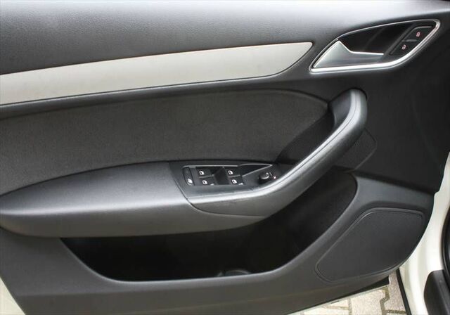 AUDI Q3 - 2,0 TFSI Quattro Sportsitze Bi-Xenon Alu 18 Ansicht 10 für Fahrzeugdetailseite