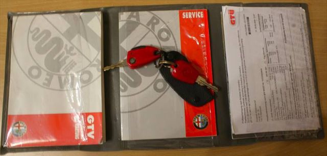 ALFA ROMEO Spider Sportsitze Leder Schwarz, elektr. Verdeck