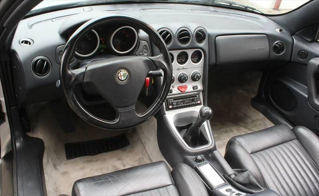 ALFA ROMEO Spider Sportsitze Leder Schwarz, elektr. Verdeck