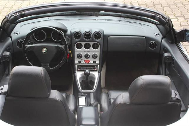 ALFA ROMEO Spider Sportsitze Leder Schwarz, elektr. Verdeck