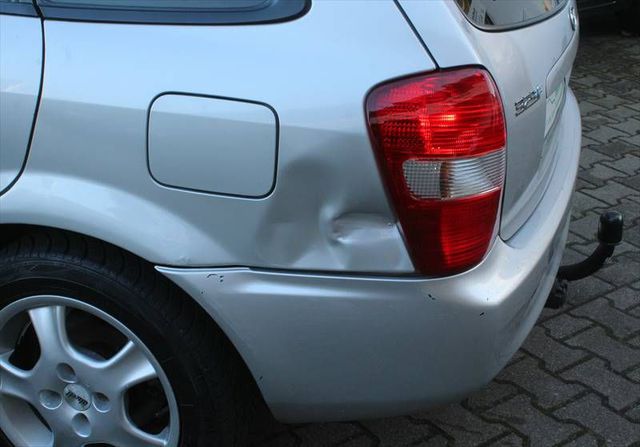 MAZDA 323 F 5-tür Autom-Getriebe 1.Hd -ohne TÜV-