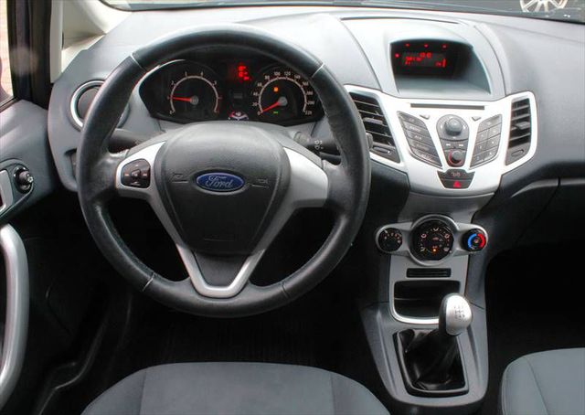 FORD Fiesta 5-türig Cool&Sound-Paket Allwetterreifen Ansicht 3 für Fahrzeugdetailseite