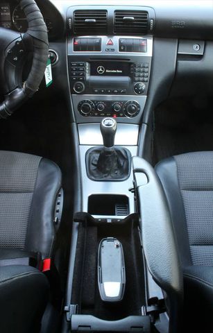 MERCEDES-BENZ C 200 T-Kombi Avantgarde Sitzhzg Navi Xenon AHK