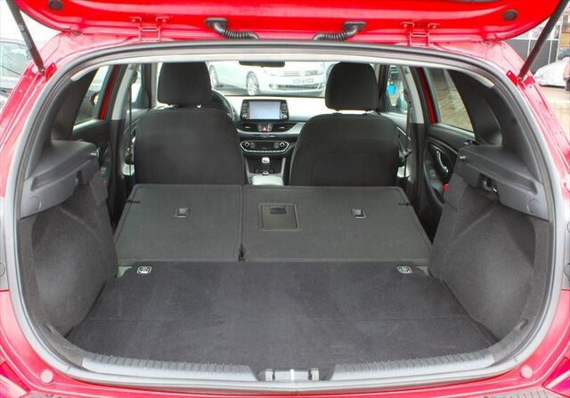 HYUNDAI i30 - 1,4-GDI Intro Plus-Paket Alu 17 Allwetter Ansicht 12 für Fahrzeugdetailseite