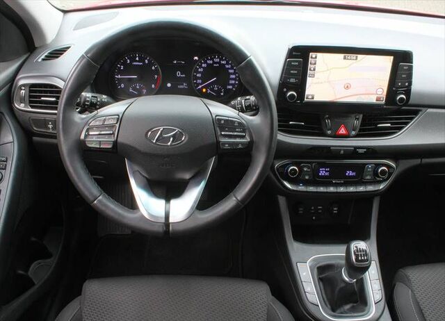 HYUNDAI i30 - 1,4-GDI Intro Plus-Paket Alu 17 Allwetter Ansicht 3 für Fahrzeugdetailseite