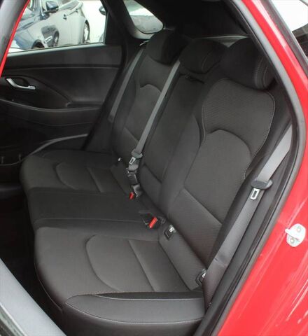 HYUNDAI i30 - 1,4-GDI Intro Plus-Paket Alu 17 Allwetter Ansicht 5 für Fahrzeugdetailseite
