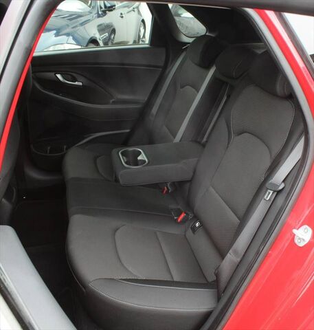 HYUNDAI i30 - 1,4-GDI Intro Plus-Paket Alu 17 Allwetter Ansicht 6 für Fahrzeugdetailseite