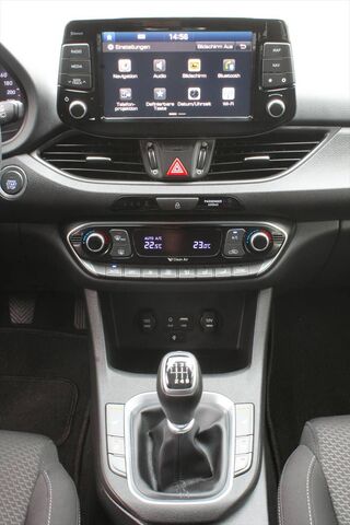 HYUNDAI i30 - 1,4-GDI Intro Plus-Paket Alu 17 Allwetter Ansicht 8 für Fahrzeugdetailseite