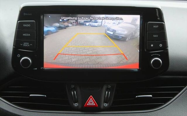 HYUNDAI i30 - 1,4-GDI Intro Plus-Paket Alu 17 Allwetter Ansicht 9 für Fahrzeugdetailseite