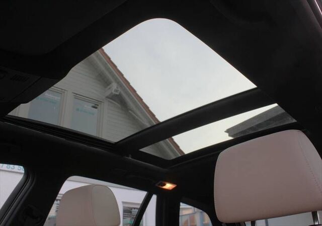 BMW 335 i Touring xDrive M-Sport-Paket Leder Panoram Ansicht 10 für Fahrzeugdetailseite