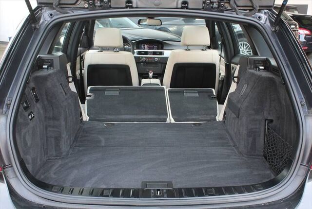 BMW 335 i Touring xDrive M-Sport-Paket Leder Panoram Ansicht 12 für Fahrzeugdetailseite