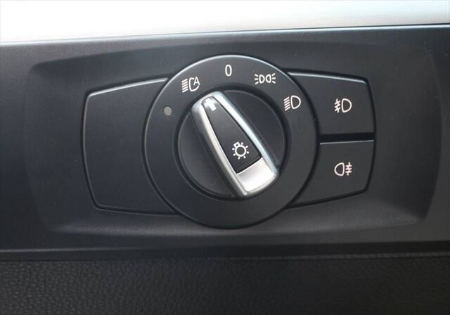 BMW 335 i Touring xDrive M-Sport-Paket Leder Panoram Ansicht 9 für Fahrzeugdetailseite