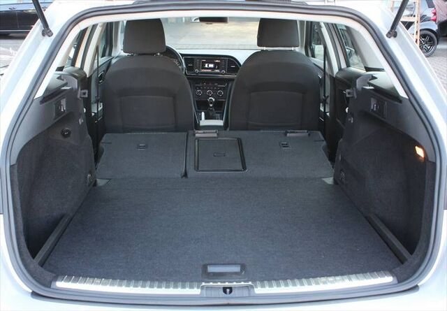 SEAT Leon ST Kombi 2,0 TDI Style Navi MOMO-Alu 17 Ansicht 12 für Fahrzeugdetailseite