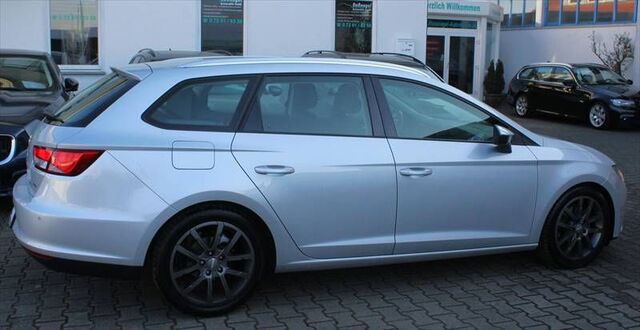 SEAT Leon ST Kombi 2,0 TDI Style Navi MOMO-Alu 17 Ansicht 13 für Fahrzeugdetailseite
