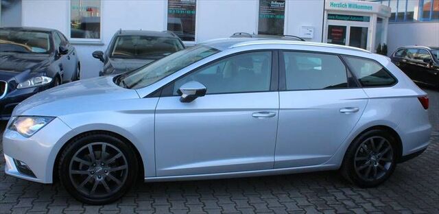 SEAT Leon ST Kombi 2,0 TDI Style Navi MOMO-Alu 17 Ansicht 14 für Fahrzeugdetailseite