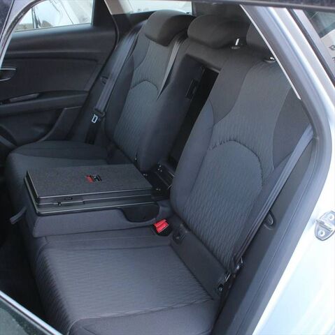 SEAT Leon ST Kombi 2,0 TDI Style Navi MOMO-Alu 17 Ansicht 5 für Fahrzeugdetailseite