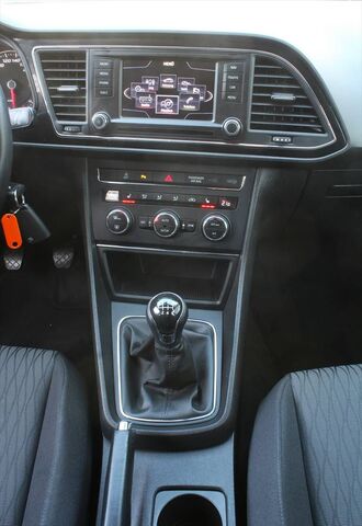 SEAT Leon ST Kombi 2,0 TDI Style Navi MOMO-Alu 17 Ansicht 8 für Fahrzeugdetailseite