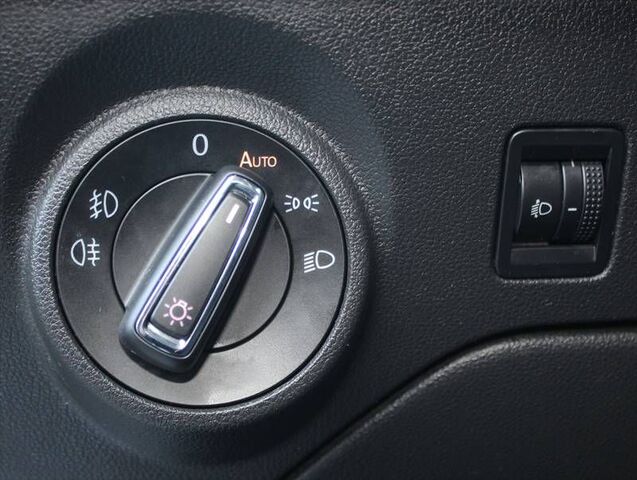 SEAT Leon ST Kombi 2,0 TDI Style Navi MOMO-Alu 17 Ansicht 9 für Fahrzeugdetailseite