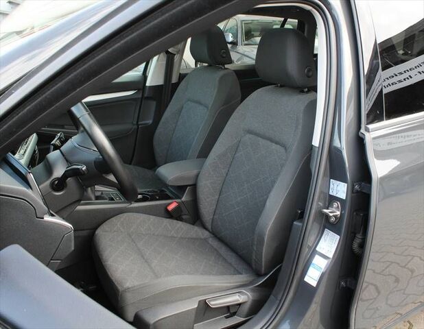 VW Golf 8 Variant 2,0 TDI Life Business Premium Pa Ansicht 4 für Fahrzeugdetailseite