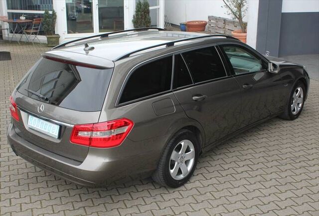 MERCEDES-BENZ E 200 T-Kombi CGI Navi Sitzheizung Parkführung Ansicht 2 für Fahrzeugdetailseite