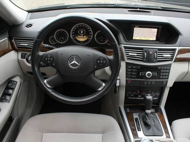 MERCEDES-BENZ E 200 T-Kombi CGI Navi Sitzheizung Parkführung Ansicht 3 für Fahrzeugdetailseite