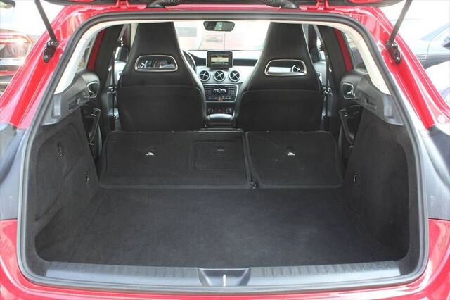 MERCEDES-BENZ GLA 220 CDI Urban Night-Paket Bi-Xenon AMG-Alu18 Ansicht 11 für Fahrzeugdetailseite